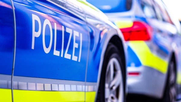 Voerde: Polizei sucht weiße Sattelzugmaschine der Marke Volvo – das ist der Grund