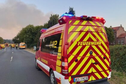 Waldbrand in Sonsbeck: Feuerwehr Dinslaken und Hünxe unterstützen Löscharbeiten