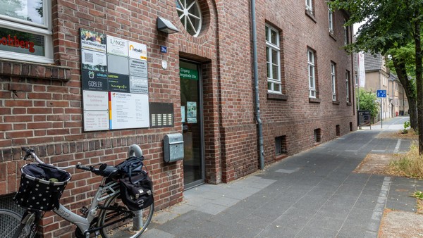 Warum hat Dinslaken den Mietvertrag für die Bücherstube Lohberg gekündigt?