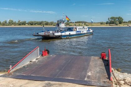 Zu wenig Wasser im Rhein: Rheinfähre Orsoy-Walsum stellt den Betrieb ein