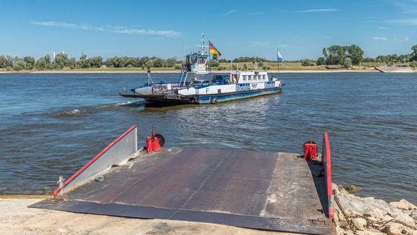Zu wenig Wasser im Rhein: Rheinfähre Orsoy-Walsum stellt den Betrieb ein