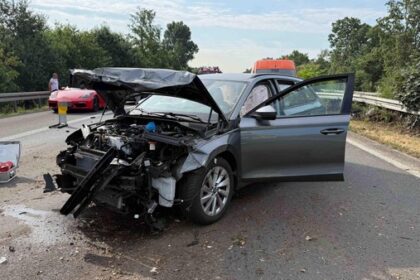 Zwei Verletzte nach Unfall auf A3 bei Hünxe - Autobahn gesperrt