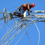 Zwischen Voerde und Rheinberg: 380-Kilovolt-Leitung über den Rhein gespannt